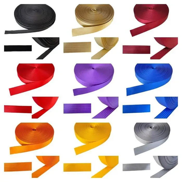 Wytrzymała i wielofunkcyjna taśma nośna poliamidowa o szerokości 48mm i grubości 1,3mm, która stanowi idealną imitację pasa samochodowego. Wszechstronna taśma nośna dostępna w sklepie z artykułami do obuwia i rękodzieła Kacperek pielegnacjaobuwia.pl